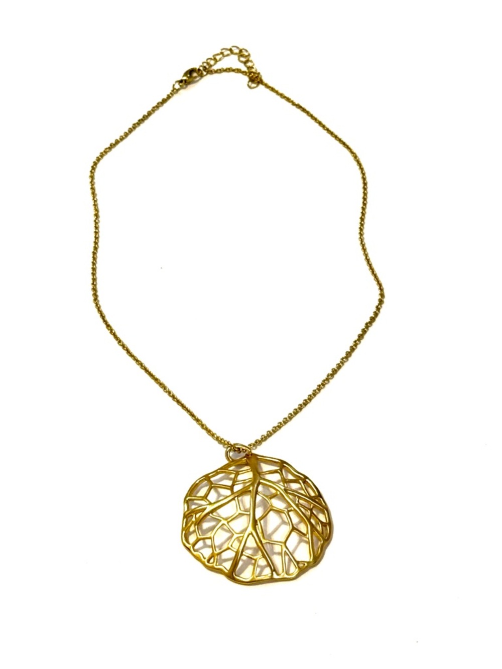 LEE ANGEL For NEIMAN MARCUS Gold Openwork Leaf Pendant Necklace | NWOT